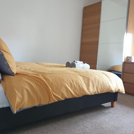 Luxury 1-Bed Apartment With Stunning City Views Perfect For Short Stays In London Londres Exterior foto