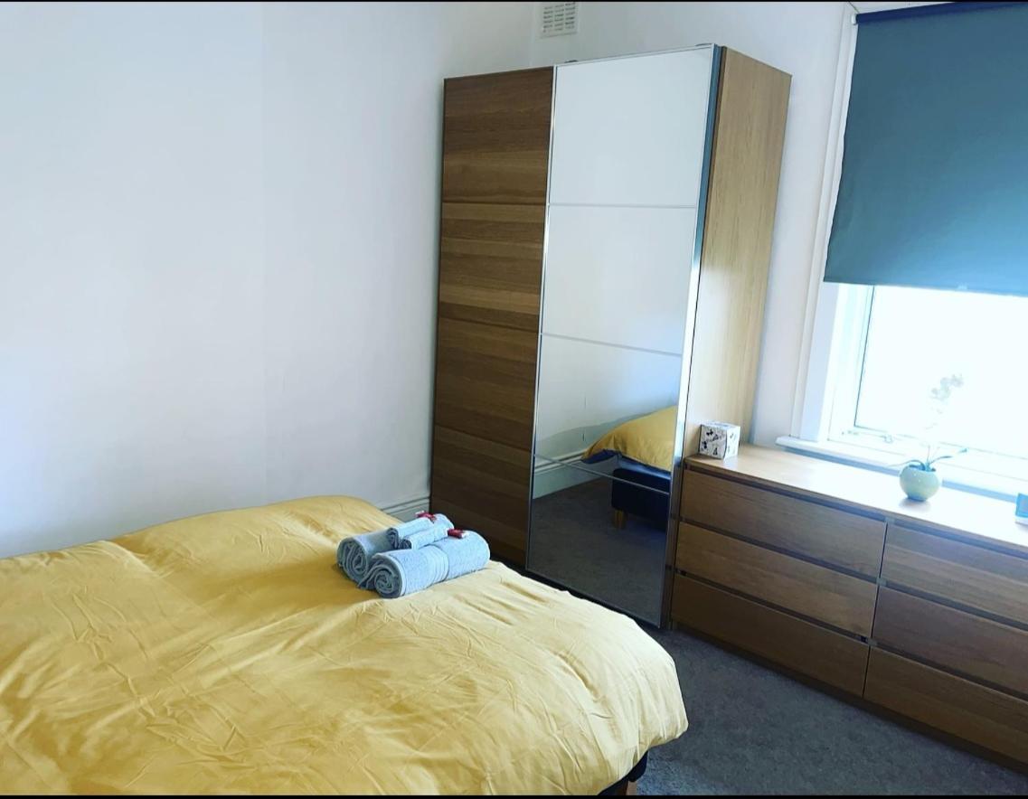 Luxury 1-Bed Apartment With Stunning City Views Perfect For Short Stays In London Londres Exterior foto