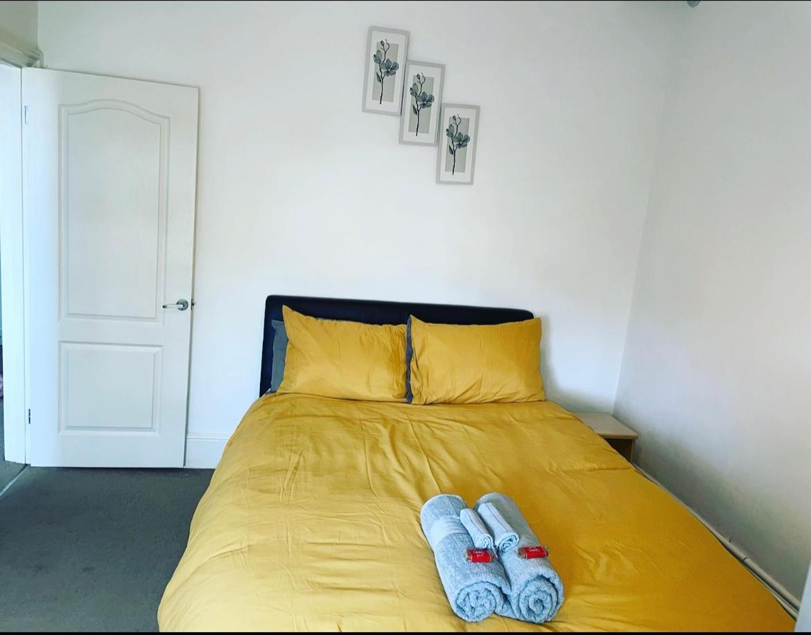 Luxury 1-Bed Apartment With Stunning City Views Perfect For Short Stays In London Londres Exterior foto