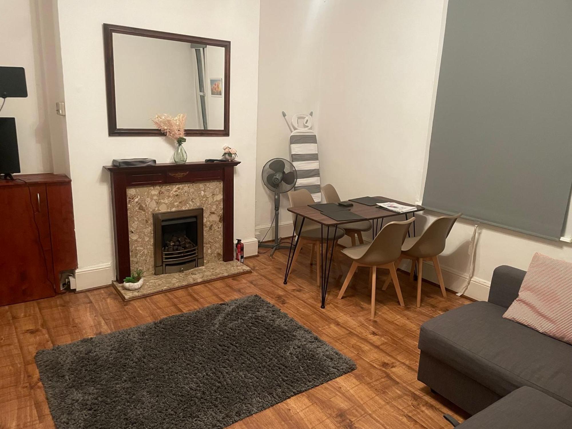 Luxury 1-Bed Apartment With Stunning City Views Perfect For Short Stays In London Londres Exterior foto