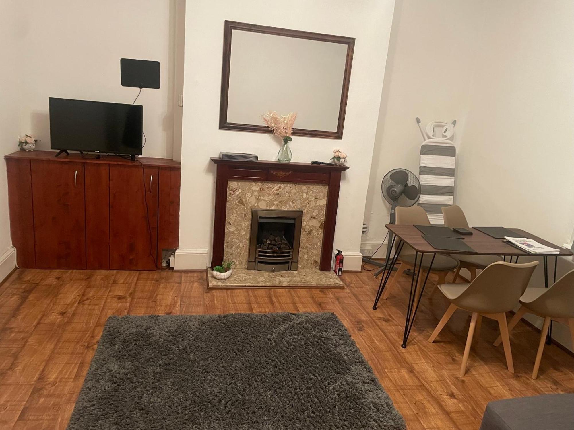 Luxury 1-Bed Apartment With Stunning City Views Perfect For Short Stays In London Londres Exterior foto
